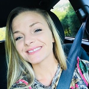 Meet your Posher, Casey